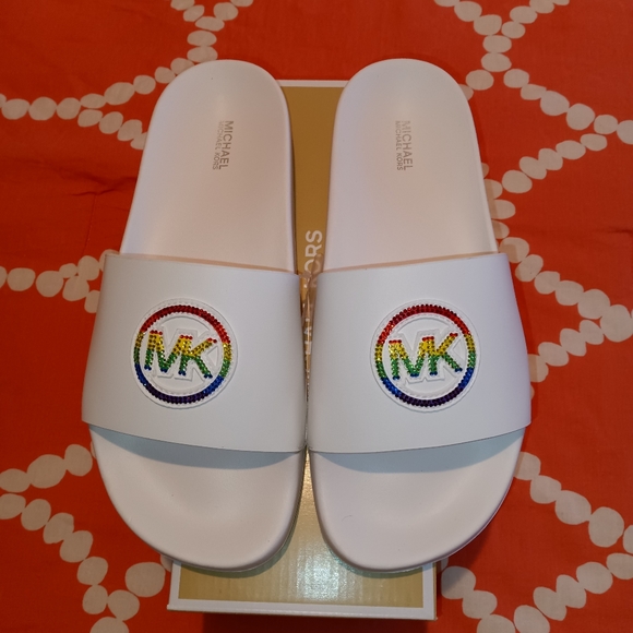 Michael Kors Gilmore Slides - Picture 13 of 14